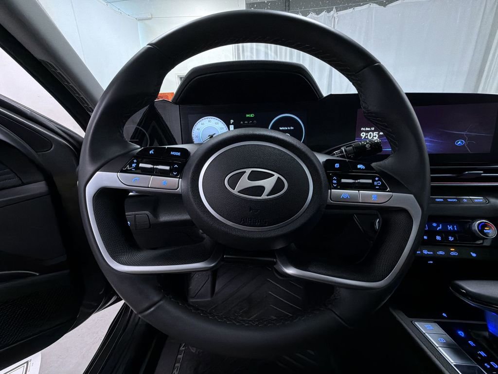 Used 2025 Hyundai Elantra SEL image 8