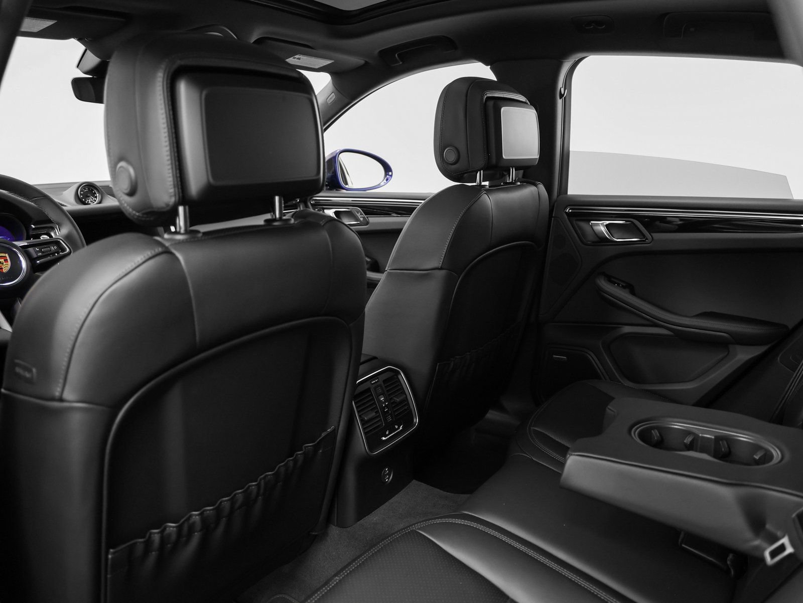 Certified 2025 Porsche Macan image 38