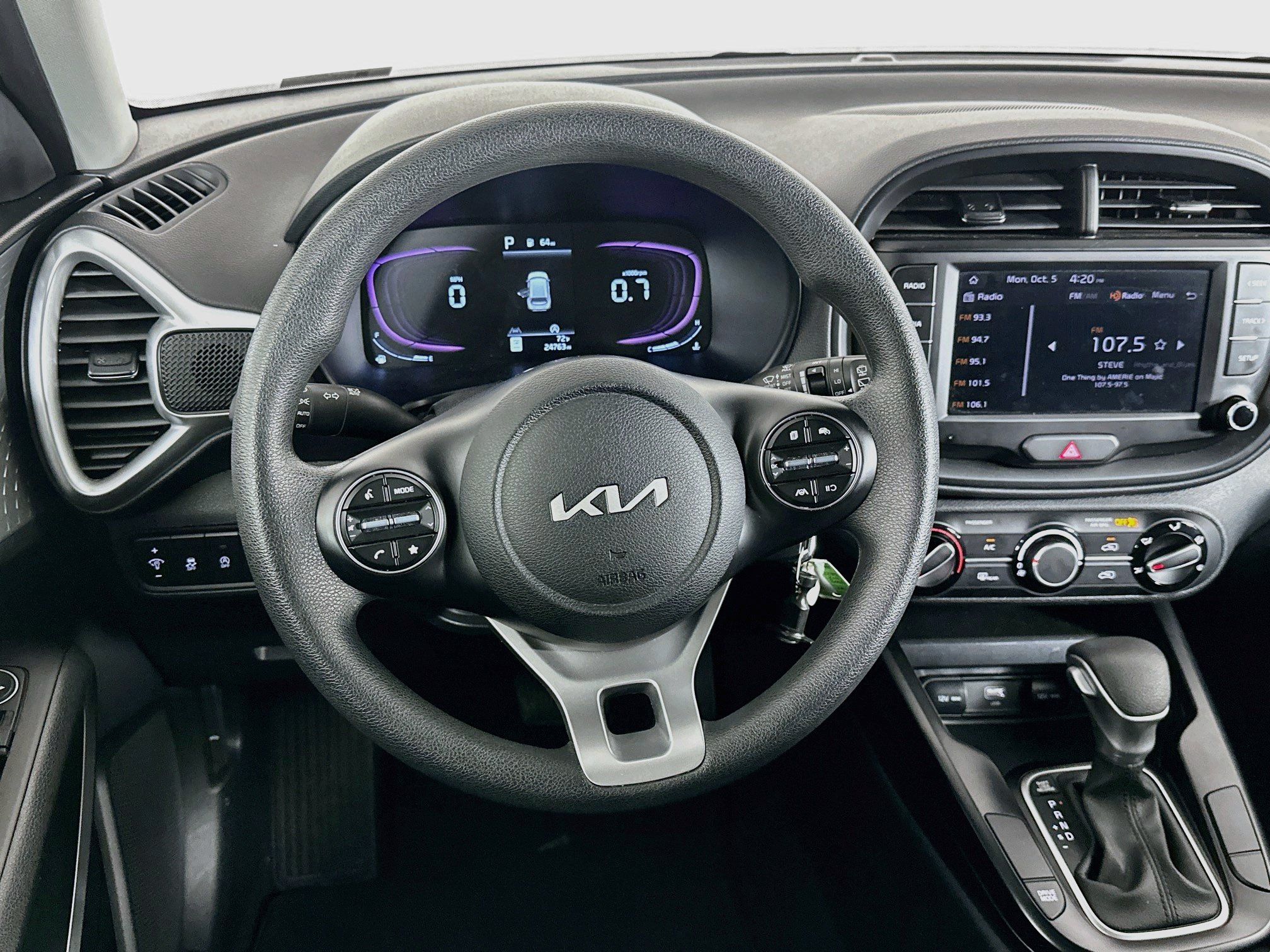 Used 2025 Kia Soul LX w/ LX Technology Package FWD image 18
