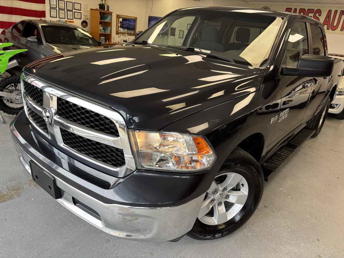 Used 2018 RAM 1500 Classic SLT image 9