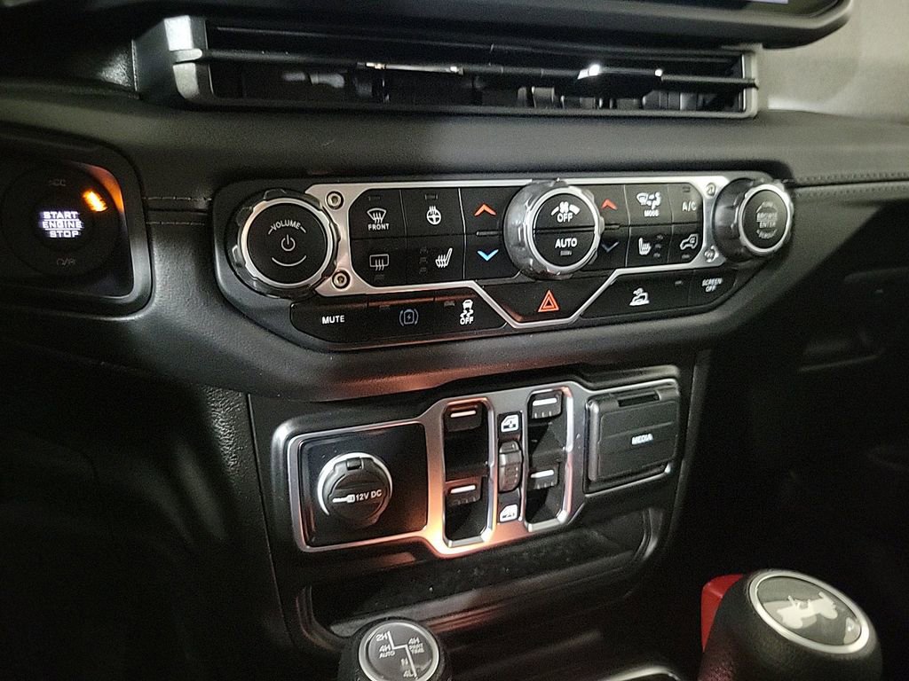 Used 2025 Jeep Wrangler Unlimited Sahara w/ Safety Group image 17