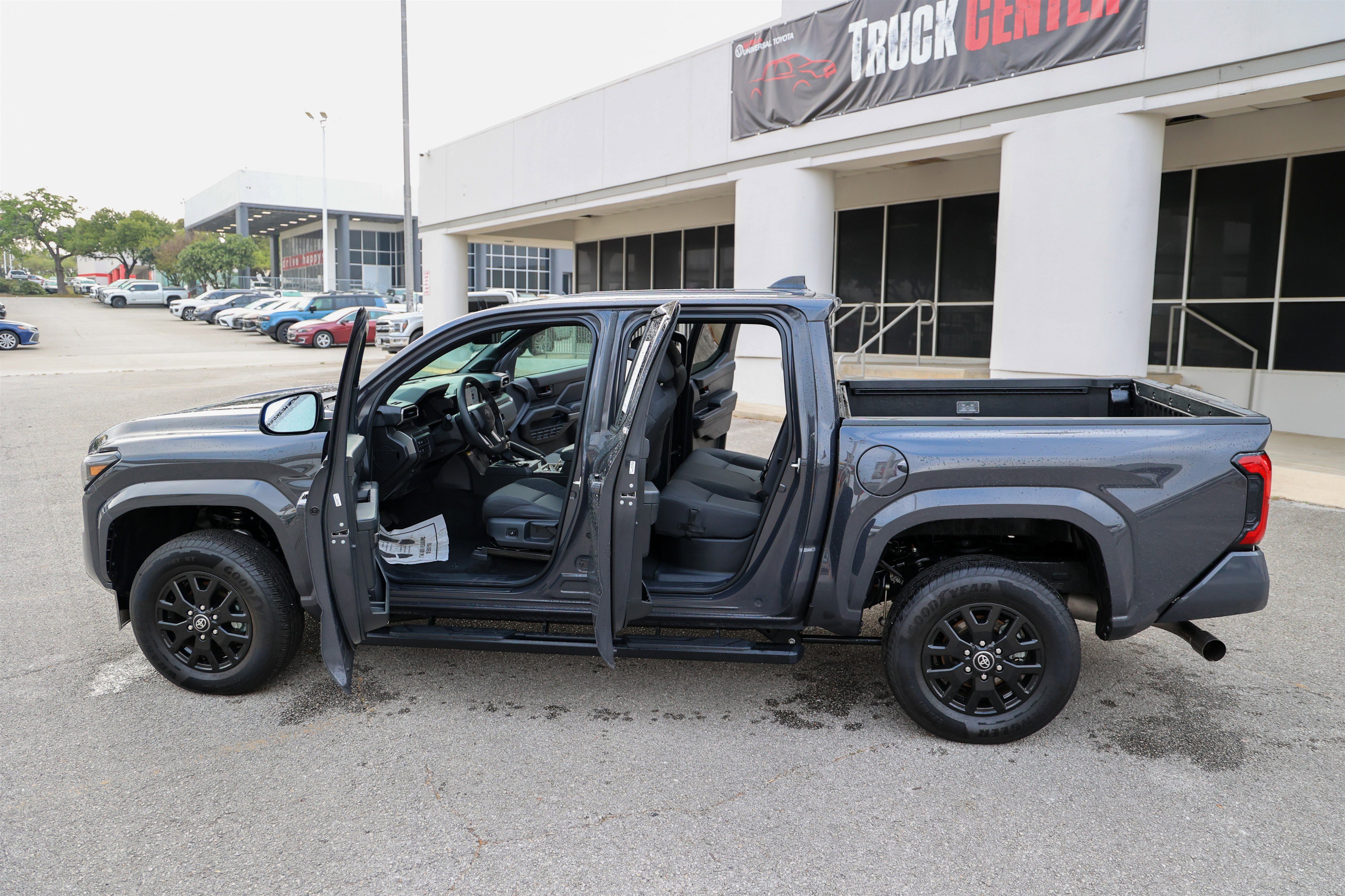 Certified 2025 Toyota Tacoma SR5 w/ SR5 Upgrade Package AWD/4WD image 11
