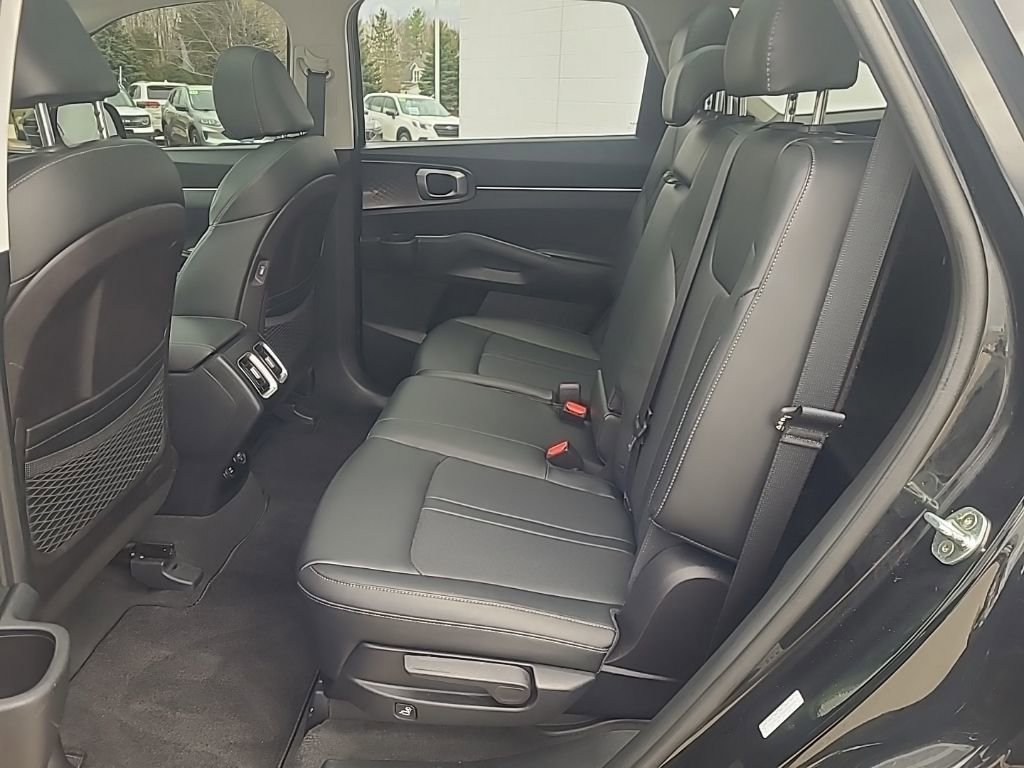 Certified 2022 Kia Sorento S w/ Panoramic Sunroof Package FWD image 19