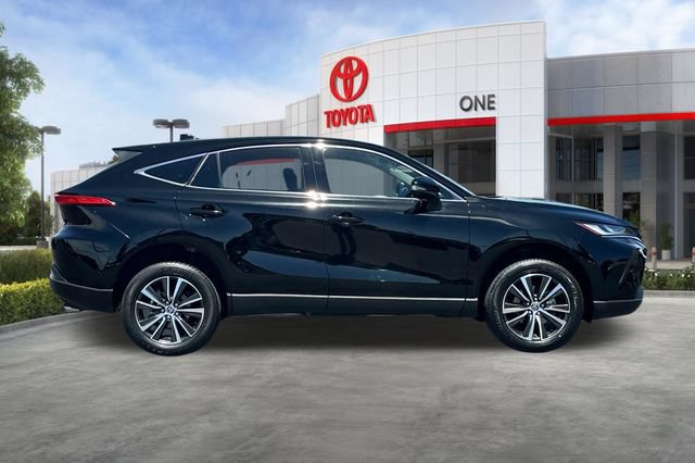 Used 2023 Toyota Venza LE AWD/4WD image 3