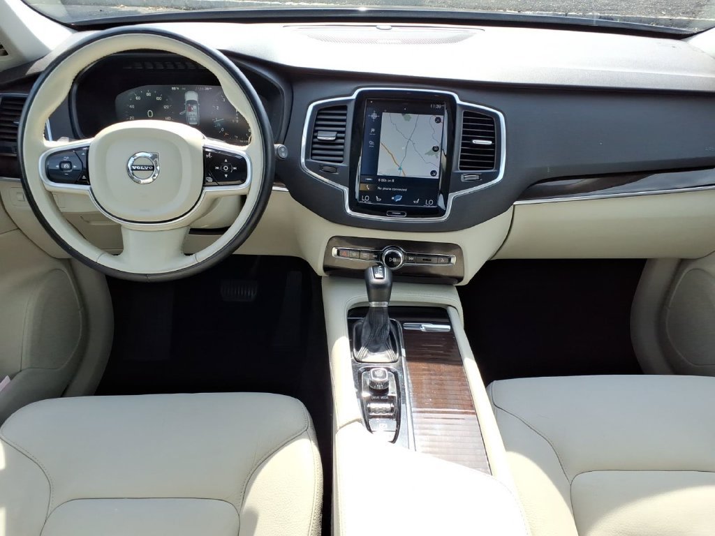 Used 2019 Volvo XC90 T5 Momentum w/ Multimedia Package AWD/4WD image 17
