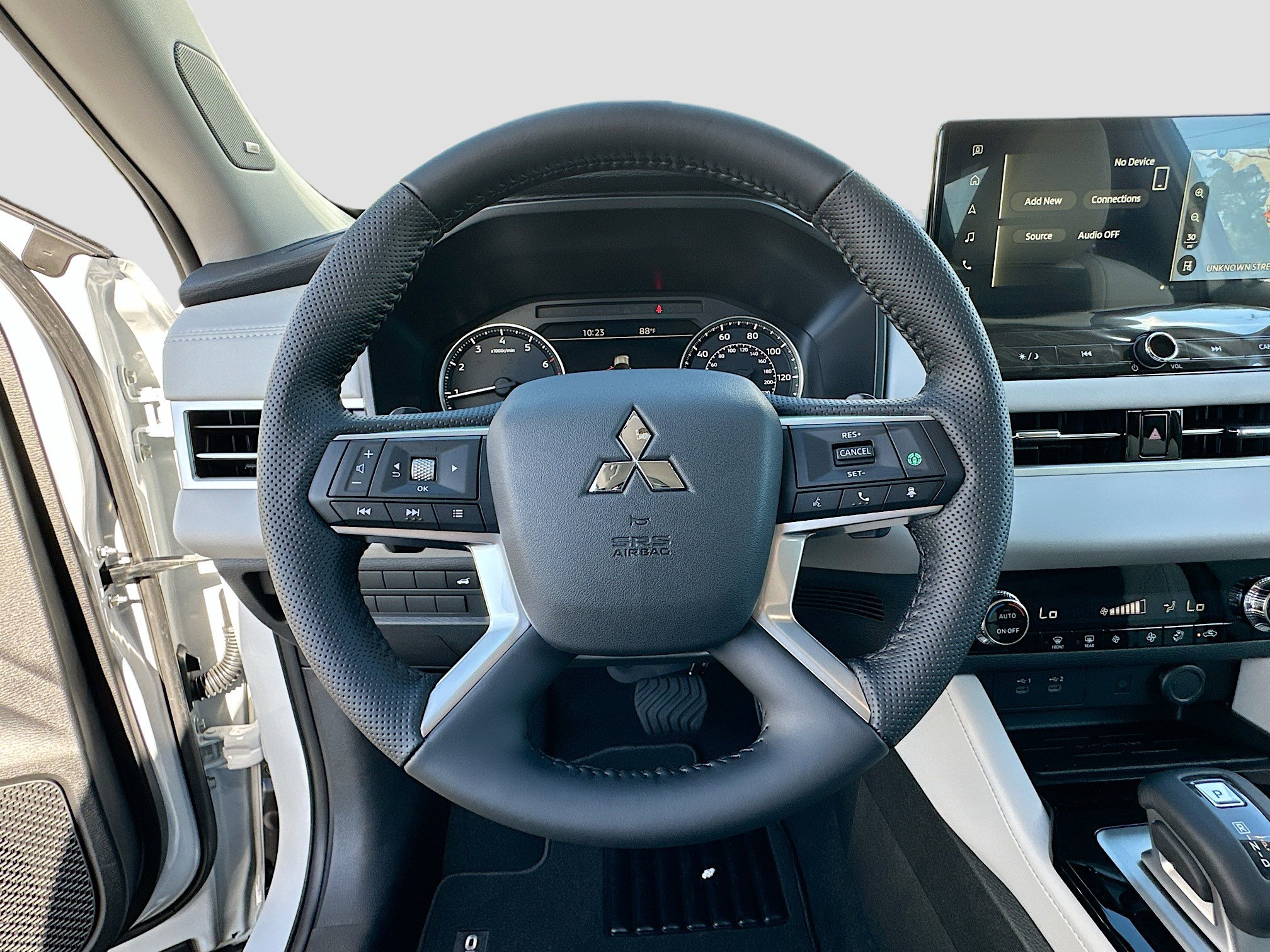 New 2025 Mitsubishi Outlander SE image 7