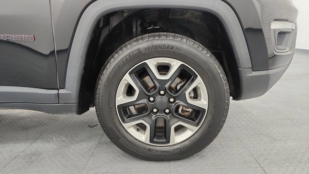 Used 2018 Jeep Compass Trailhawk w/ Cold Weather Group AWD/4WD image 21