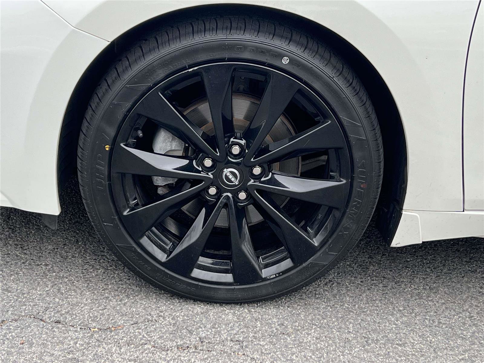 Used 2023 Nissan Maxima SR w/ Sport Mat Group image 9