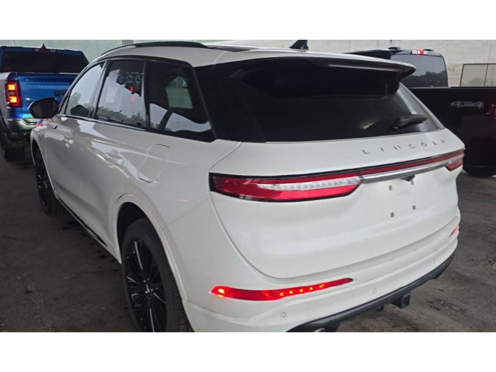 Used 2024 Lincoln Corsair Reserve w/ Equipment Group 201A AWD/4WD image 4