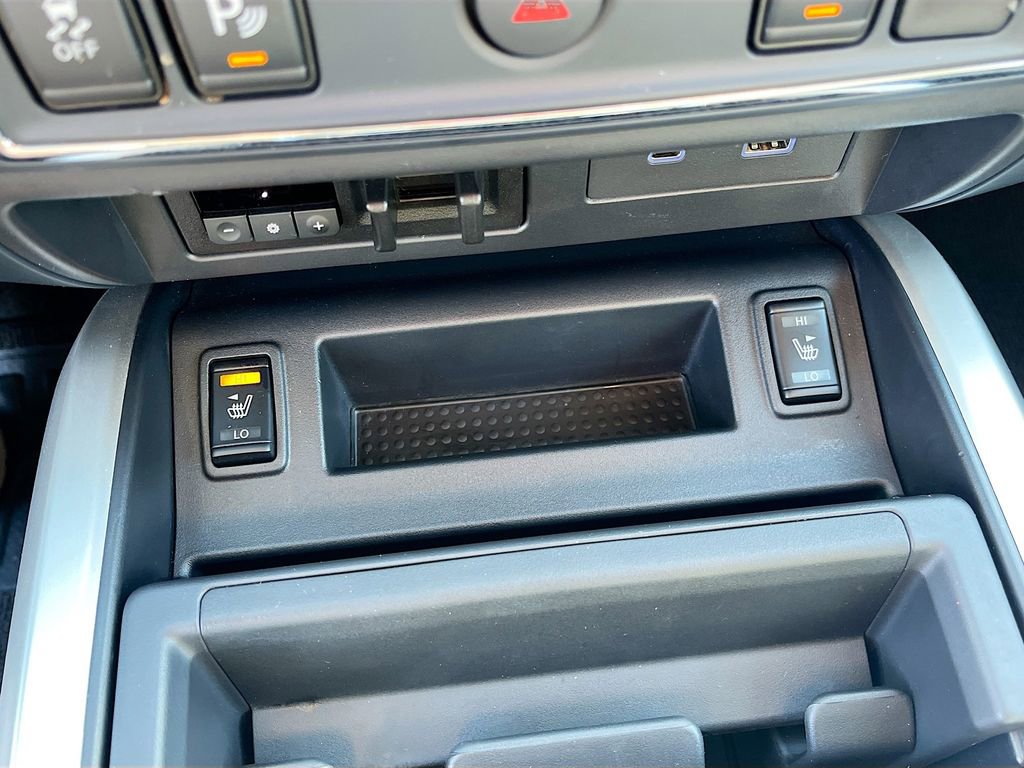 Used 2024 Nissan Titan SV w/ SV Convenience Package image 19