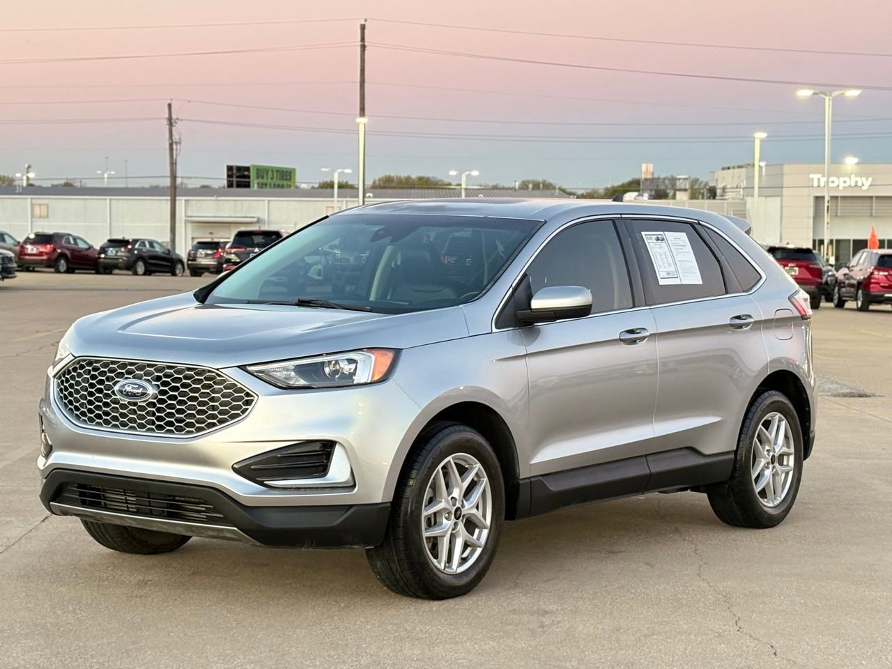 Used 2024 Ford Edge SEL image 3