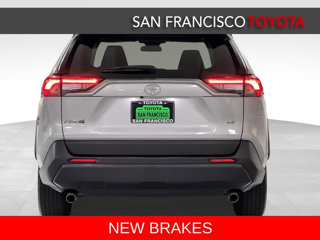 Used 2021 Toyota RAV4 LE image 4