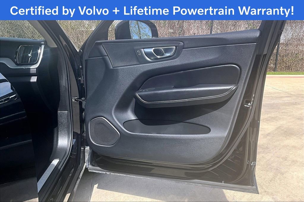 Used 2025 Volvo XC60 B5 Plus image 25