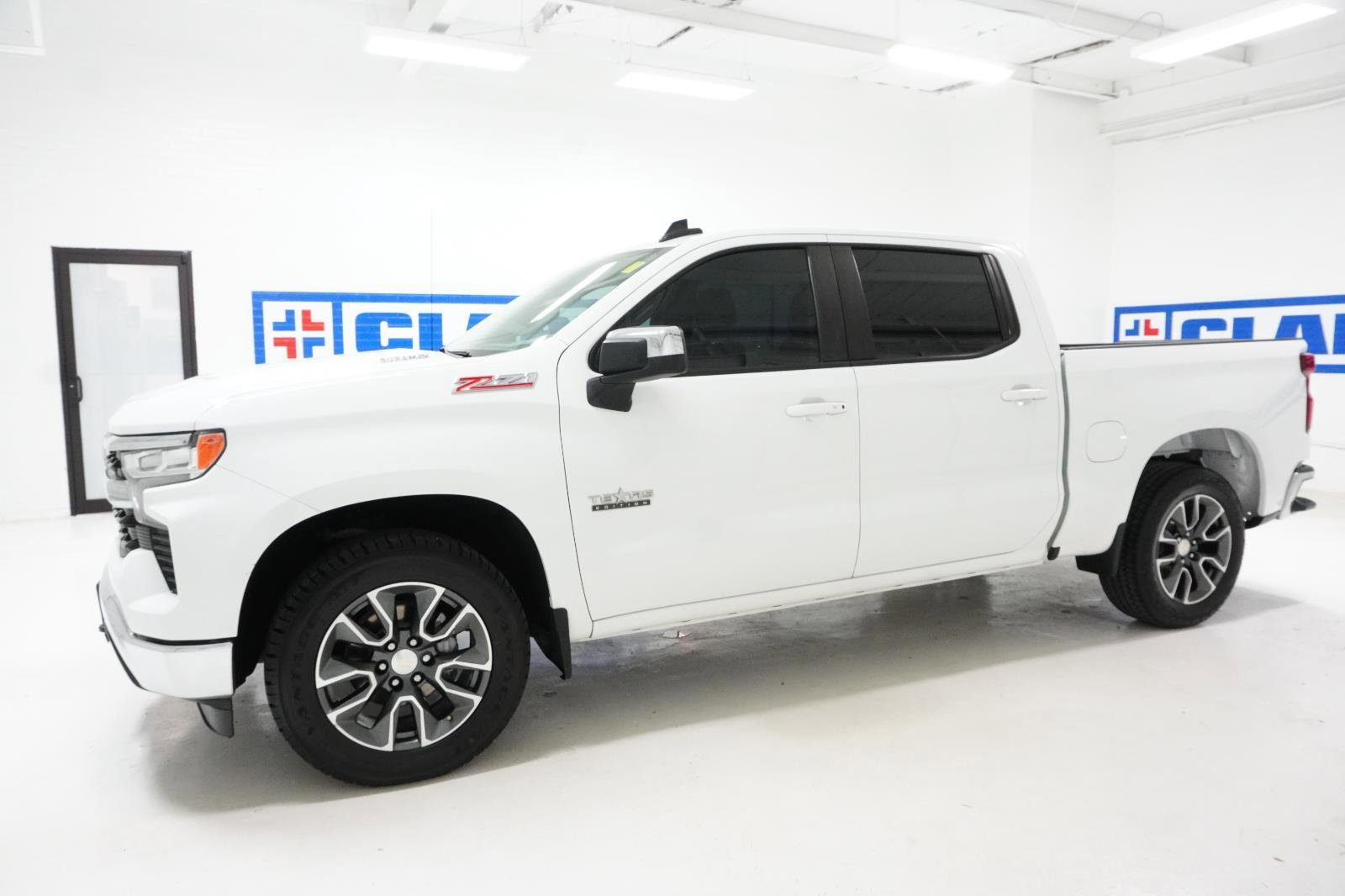 Used 2023 Chevrolet Silverado 1500 LT w/ Z71 Off-Road Package image 8