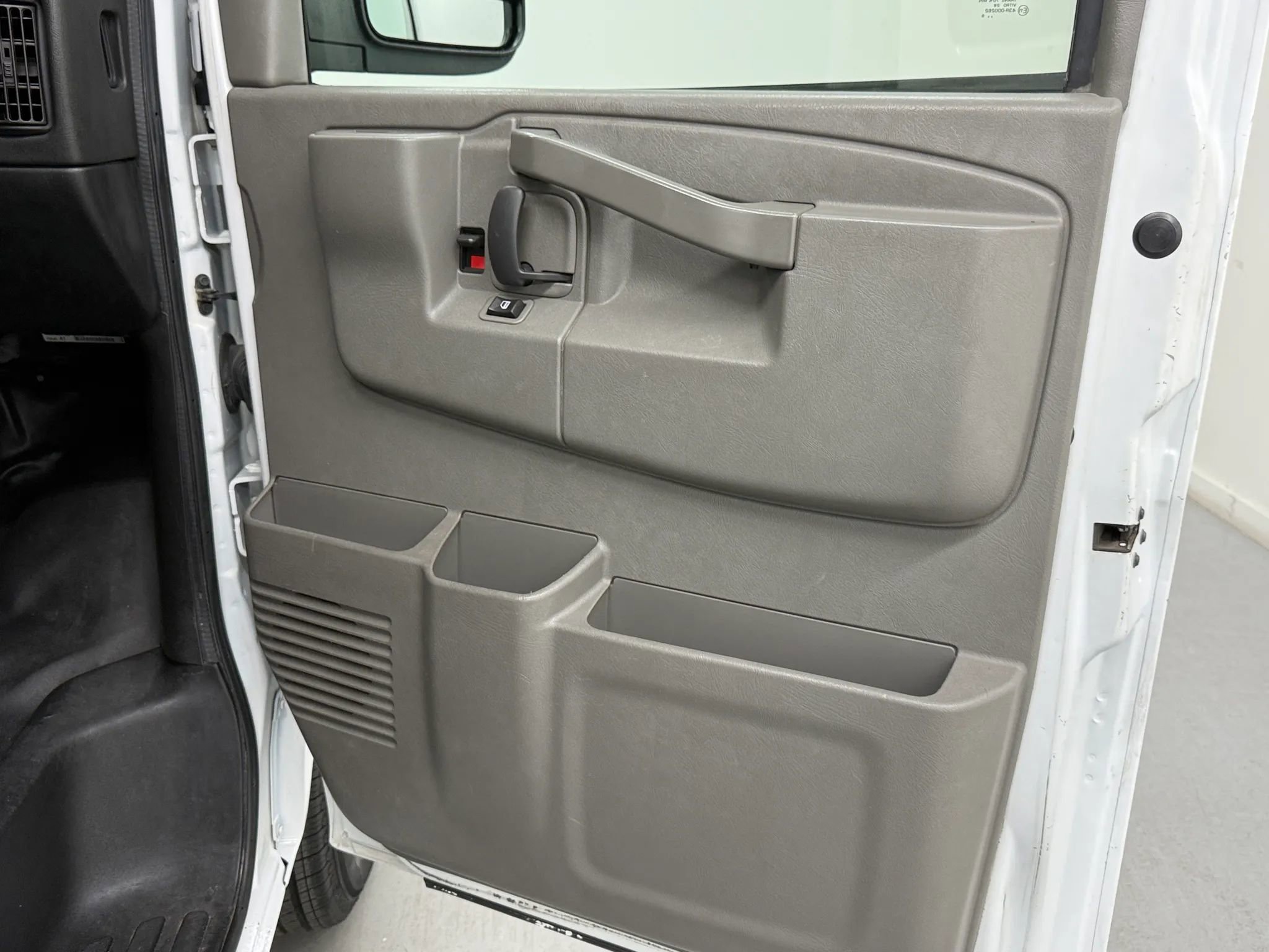 Used 2019 Chevrolet Express 3500 LS image 18