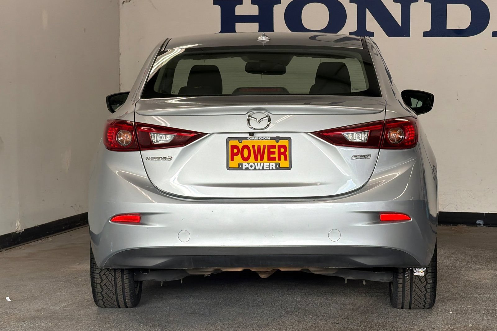 Used 2018 MAZDA MAZDA3 Grand Touring w/ Premium Equipment Package FWD image 4