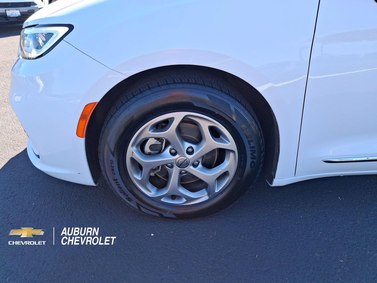 Used 2023 Chrysler Pacifica Limited FWD image 27