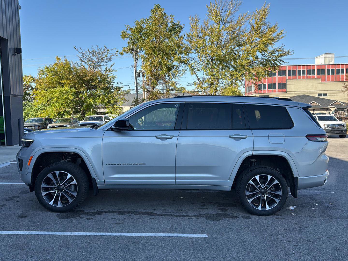 Used 2022 Jeep Grand Cherokee L Overland w/ Advanced Protech Group III AWD/4WD image 6