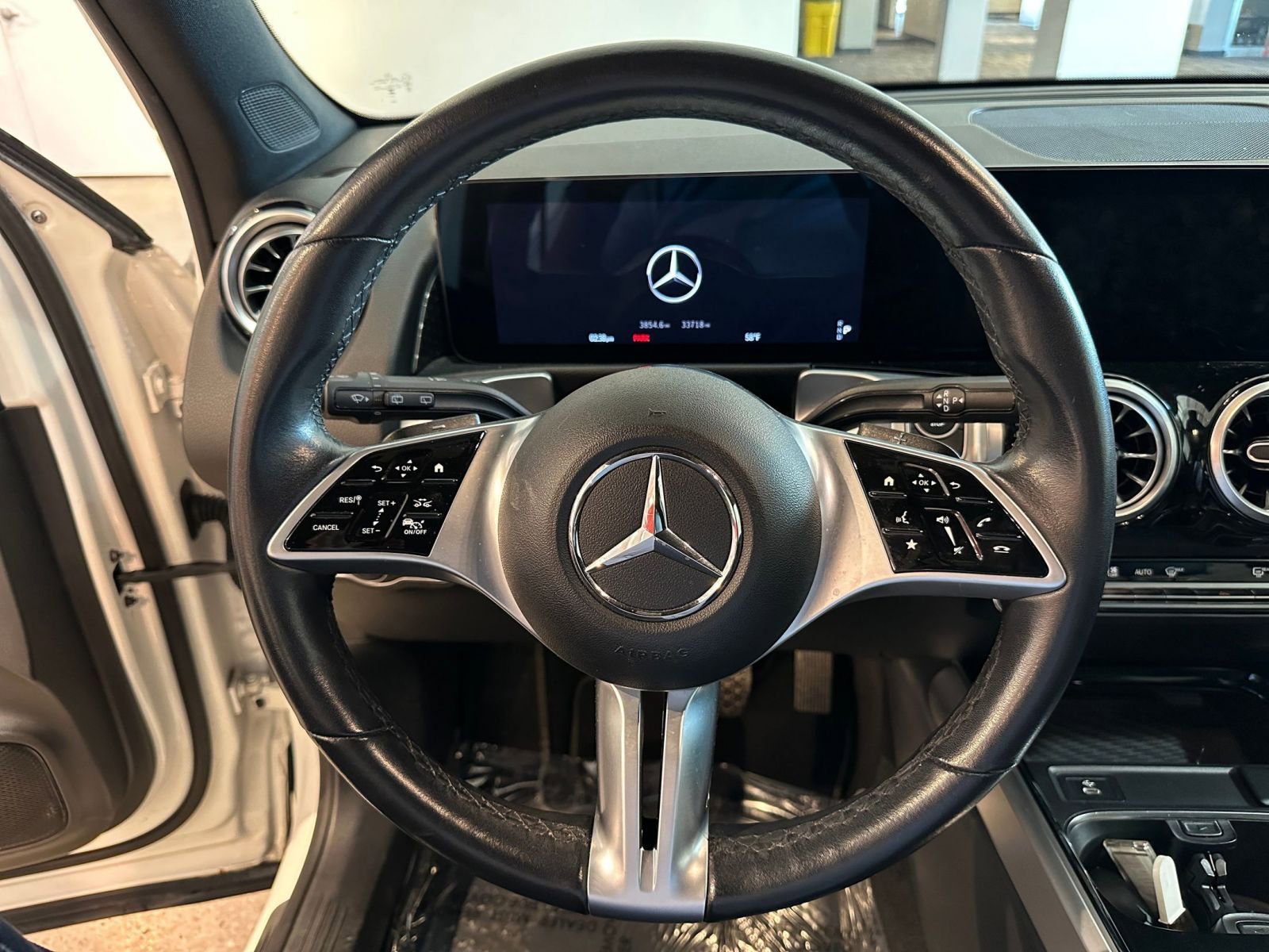 Used 2025 Mercedes-Benz GLB 250 image 30