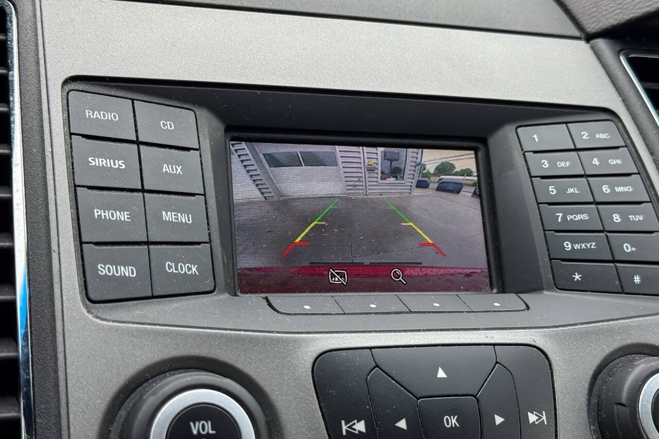 Used 2016 Ford Taurus SEL FWD image 25