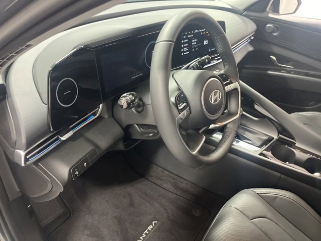 Certified 2025 Hyundai Elantra Limited image 9