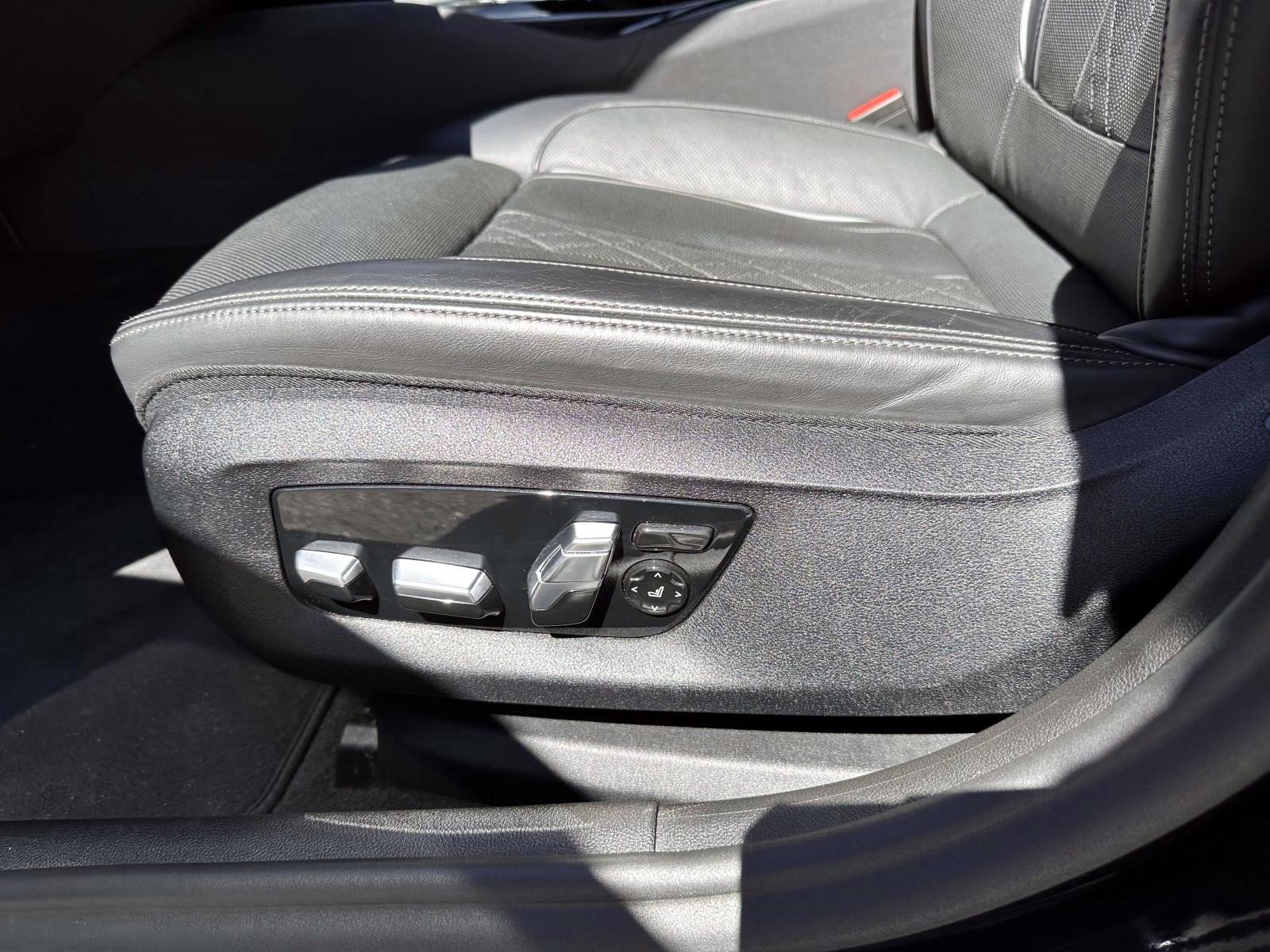 Used 2021 BMW M550i xDrive w/ Dynamic Handling Package AWD/4WD image 11