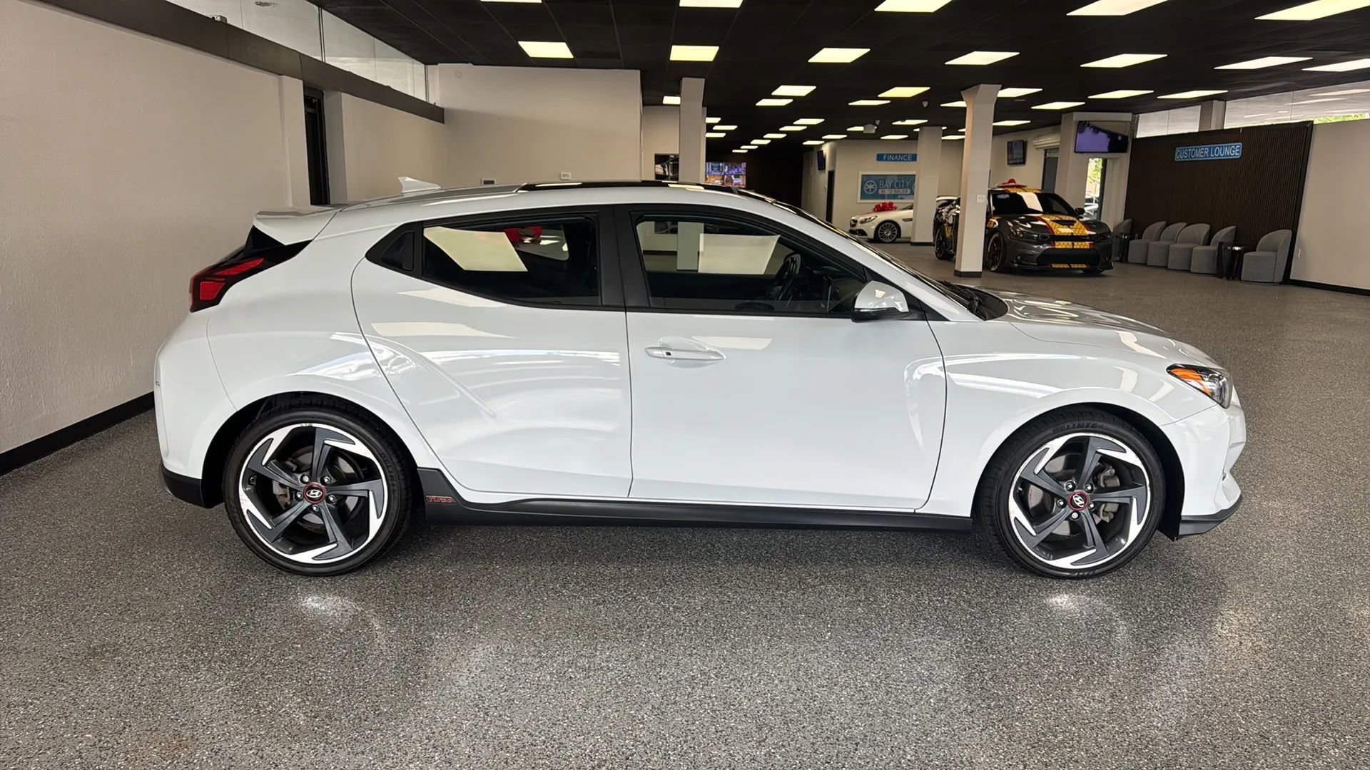 Used 2019 Hyundai Veloster Turbo FWD image 8