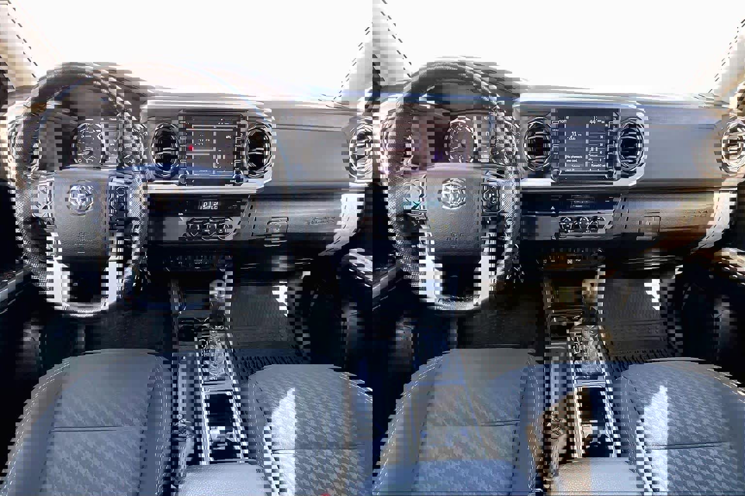 Used 2021 Toyota Tacoma SR5 w/ Trail Edition image 15