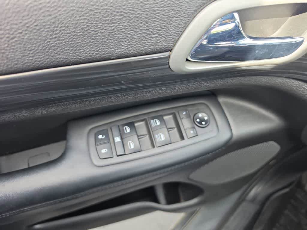 Used 2021 Jeep Grand Cherokee Laredo X AWD/4WD image 13