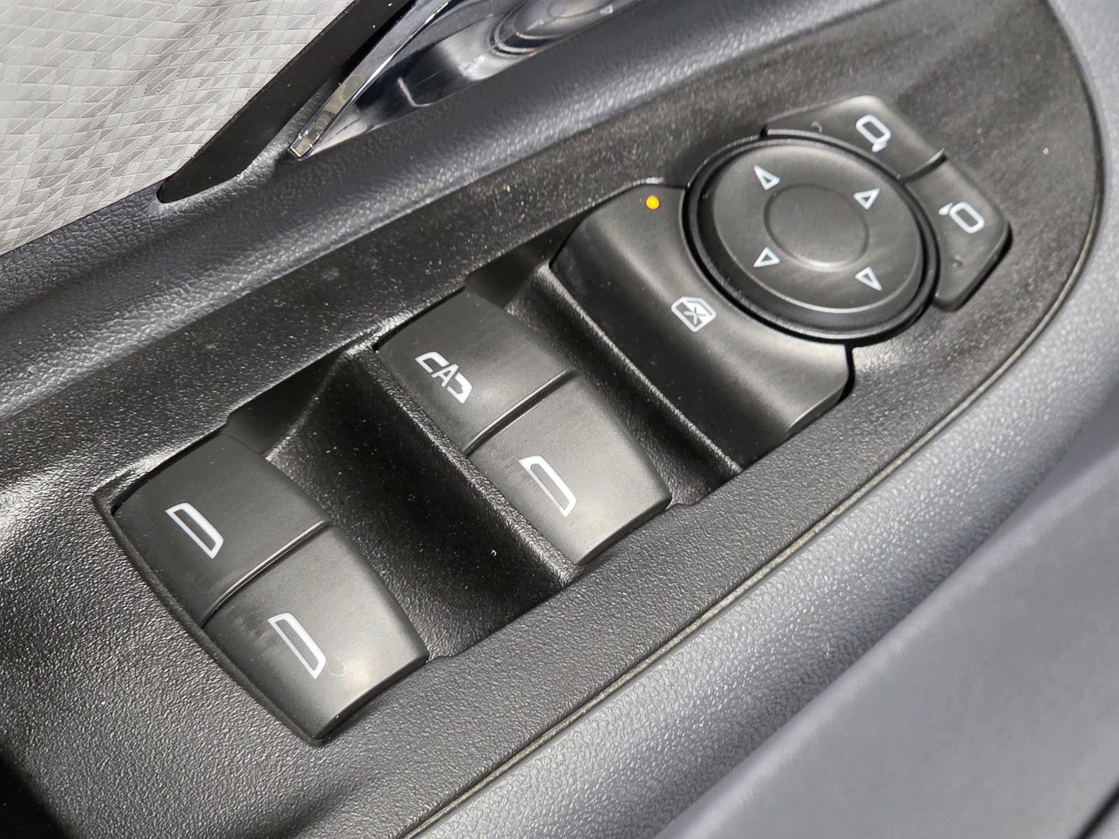 Used 2020 Chevrolet Bolt LT FWD image 21