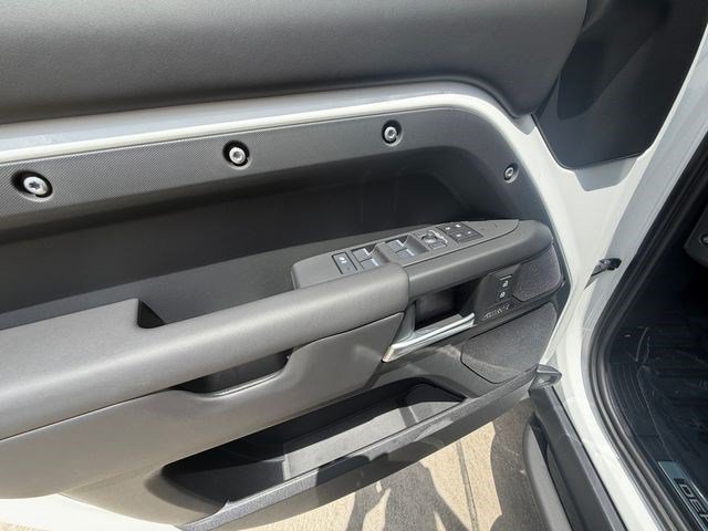 New 2026 Land Rover Defender 110 X-Dynamic SE AWD/4WD image 11