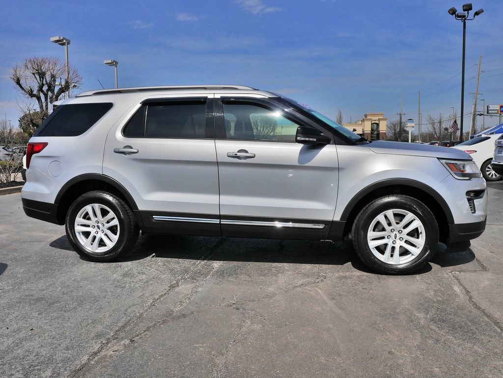 Used 2018 Ford Explorer XLT w/ Equipment Group 202A image 8