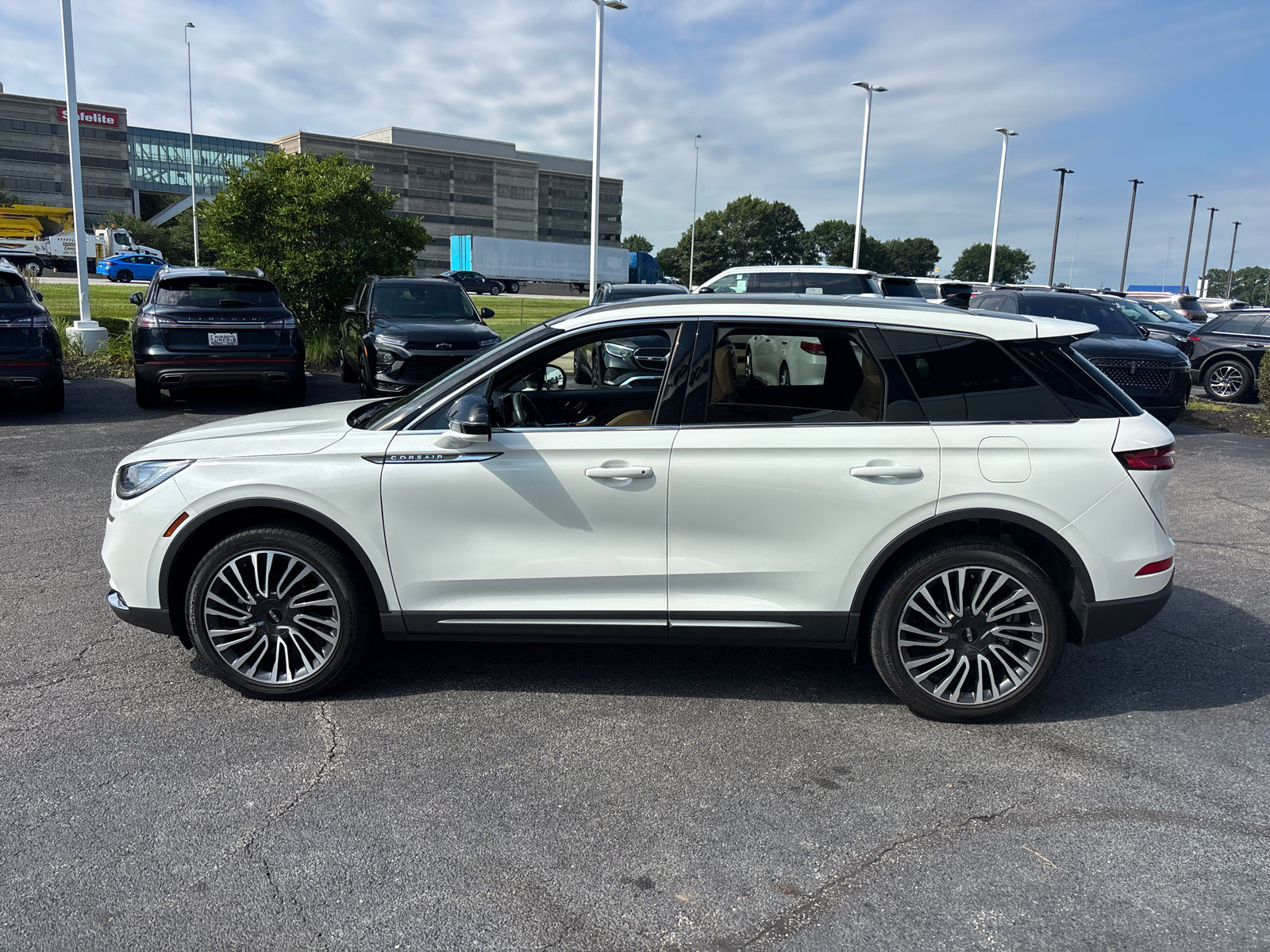 Certified 2021 Lincoln Corsair Reserve w/ Elements Package AWD/4WD image 4