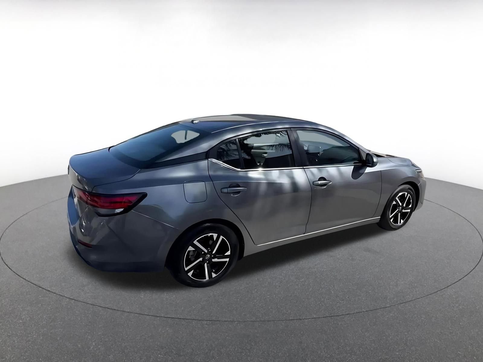 Used 2025 Nissan Sentra SV FWD image 14