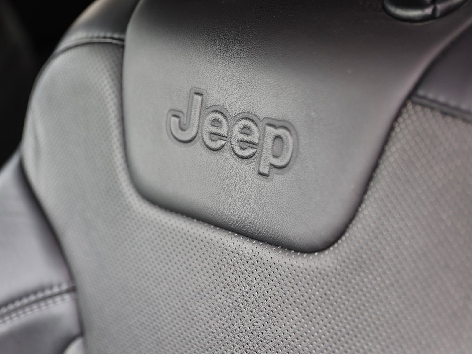 Used 2021 Jeep Cherokee Latitude Lux w/ Comfort/Convenience Group image 22