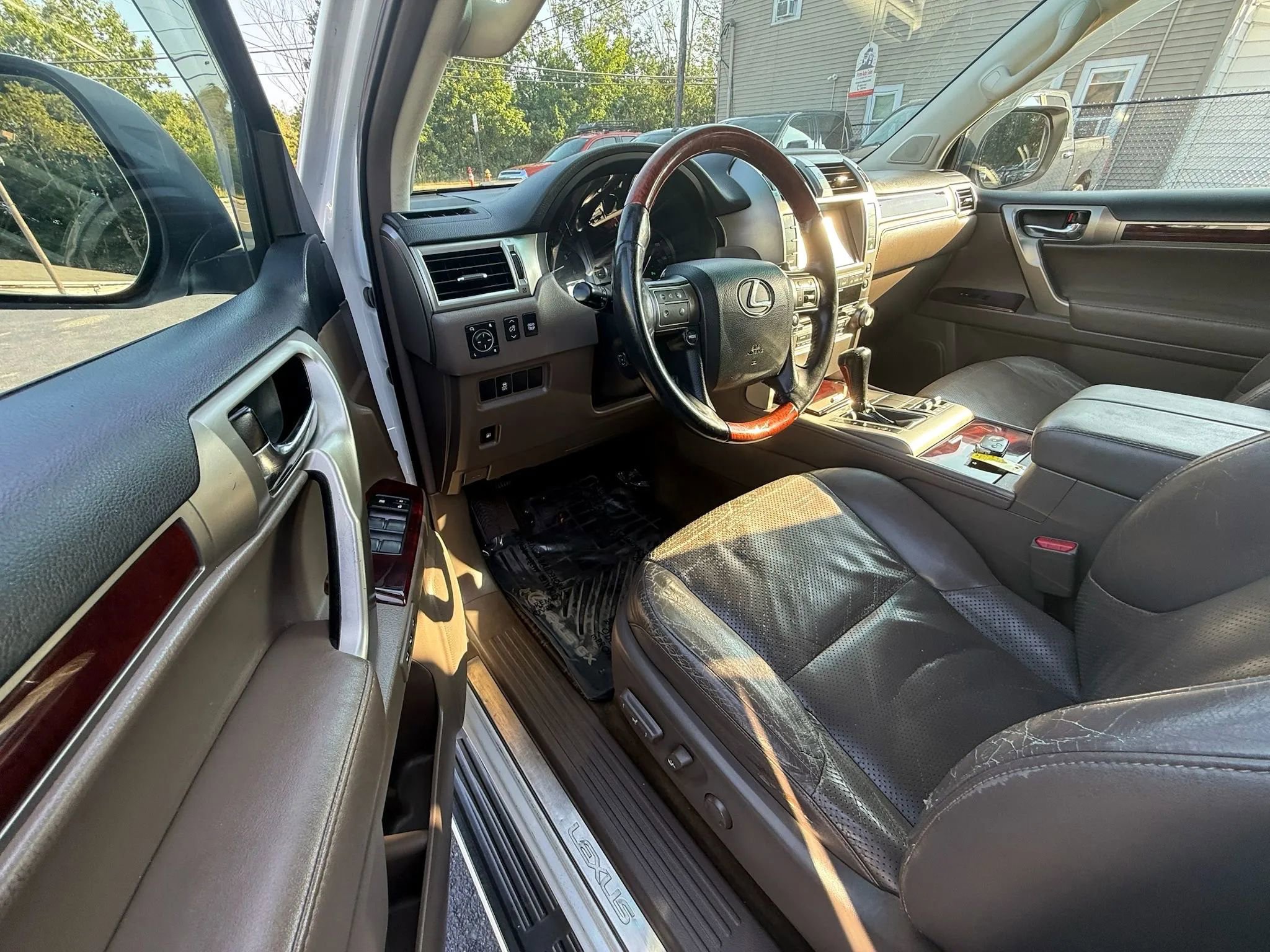 Used 2011 Lexus GX 460 image 7