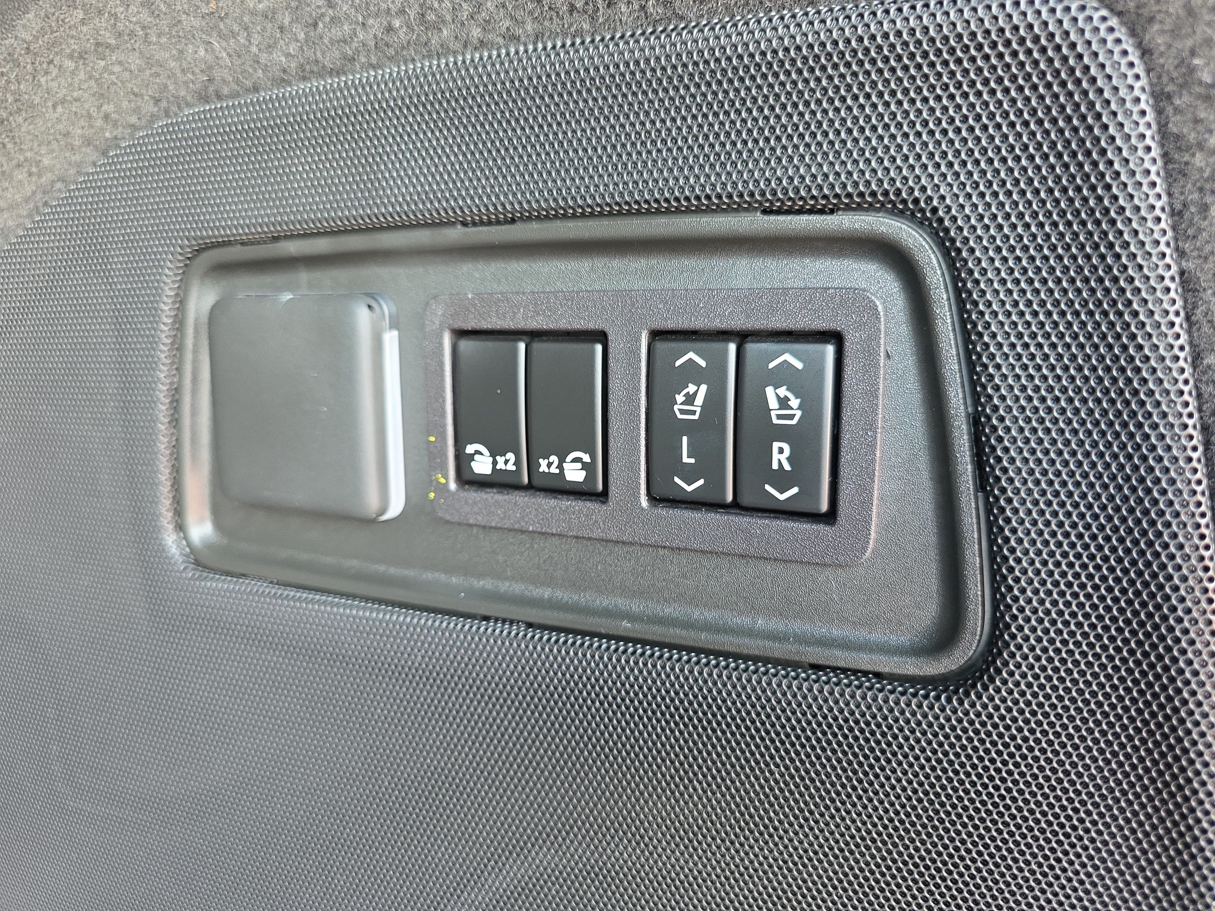Used 2026 Cadillac Escalade Platinum Sport AWD/4WD image 16