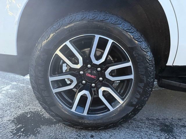 Used 2024 GMC Yukon AT4 image 23
