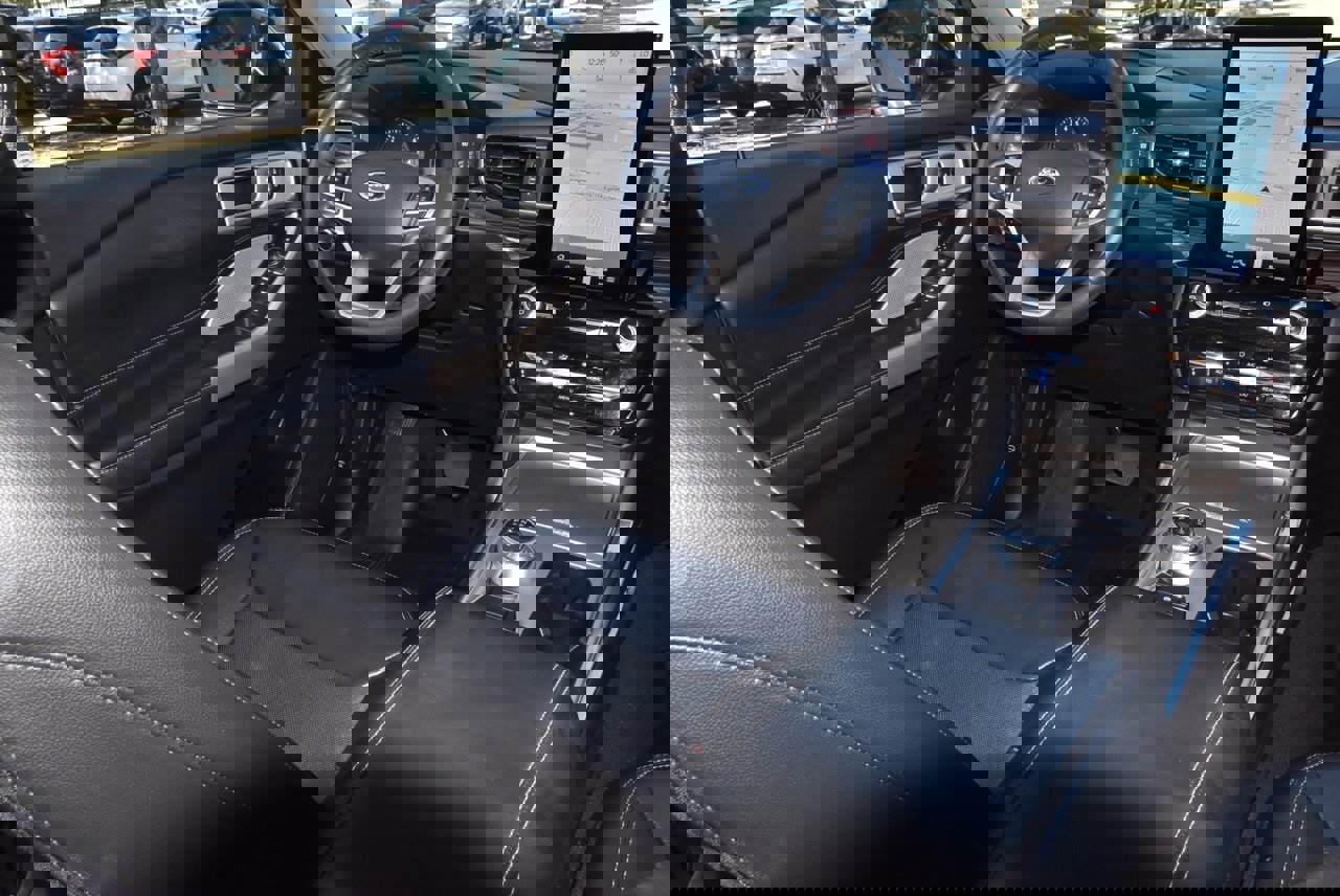 Used 2022 Ford Explorer Limited w/ Limited Technology Package image 16