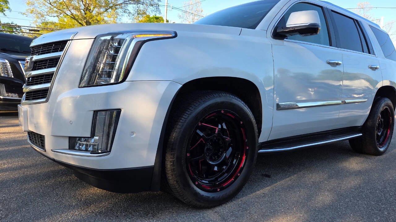 Used 2017 Cadillac Escalade Luxury AWD/4WD image 10