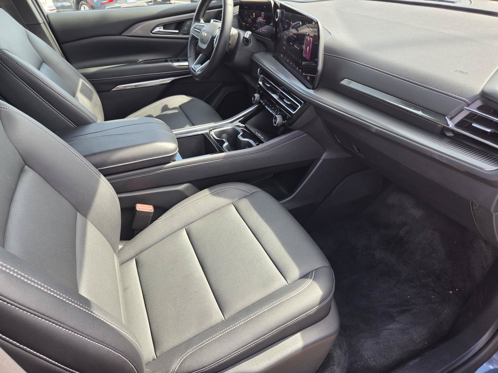 Used 2026 Chevrolet Traverse LT AWD/4WD image 9