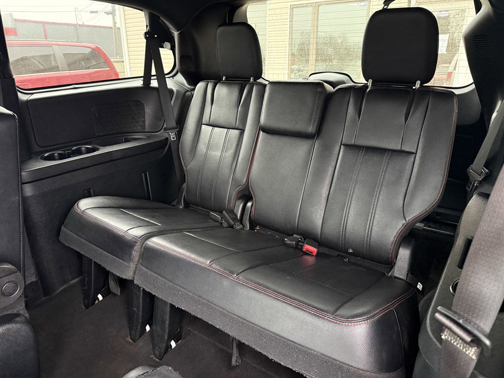 Used 2016 Dodge Grand Caravan R/T image 14