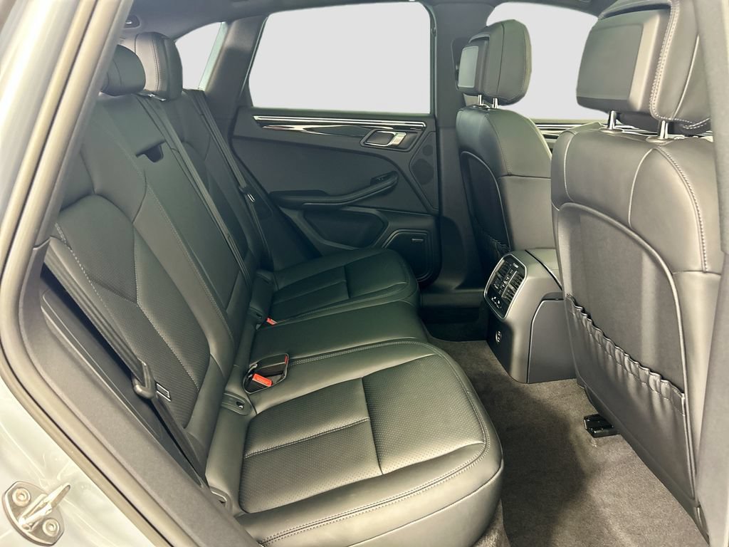 Used 2026 Porsche Macan AWD/4WD image 22