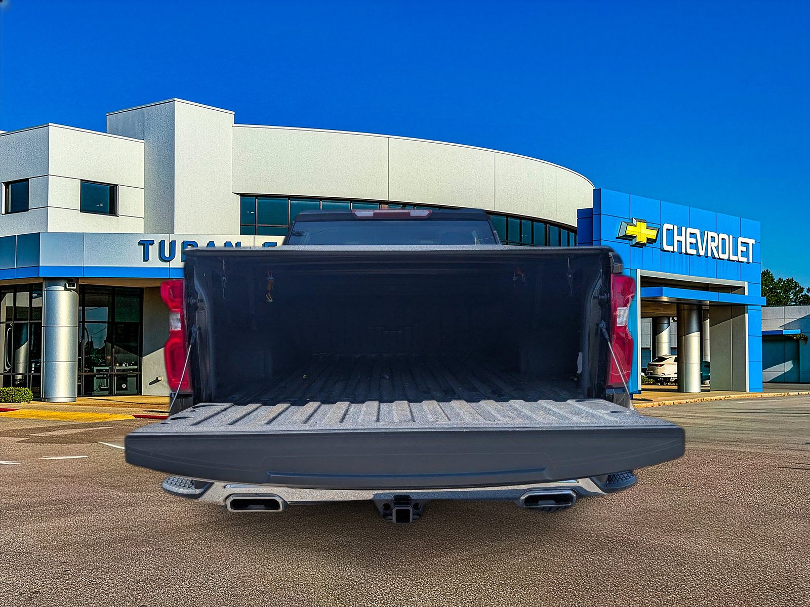 Used 2024 Chevrolet Silverado 1500 LTZ AWD/4WD image 5