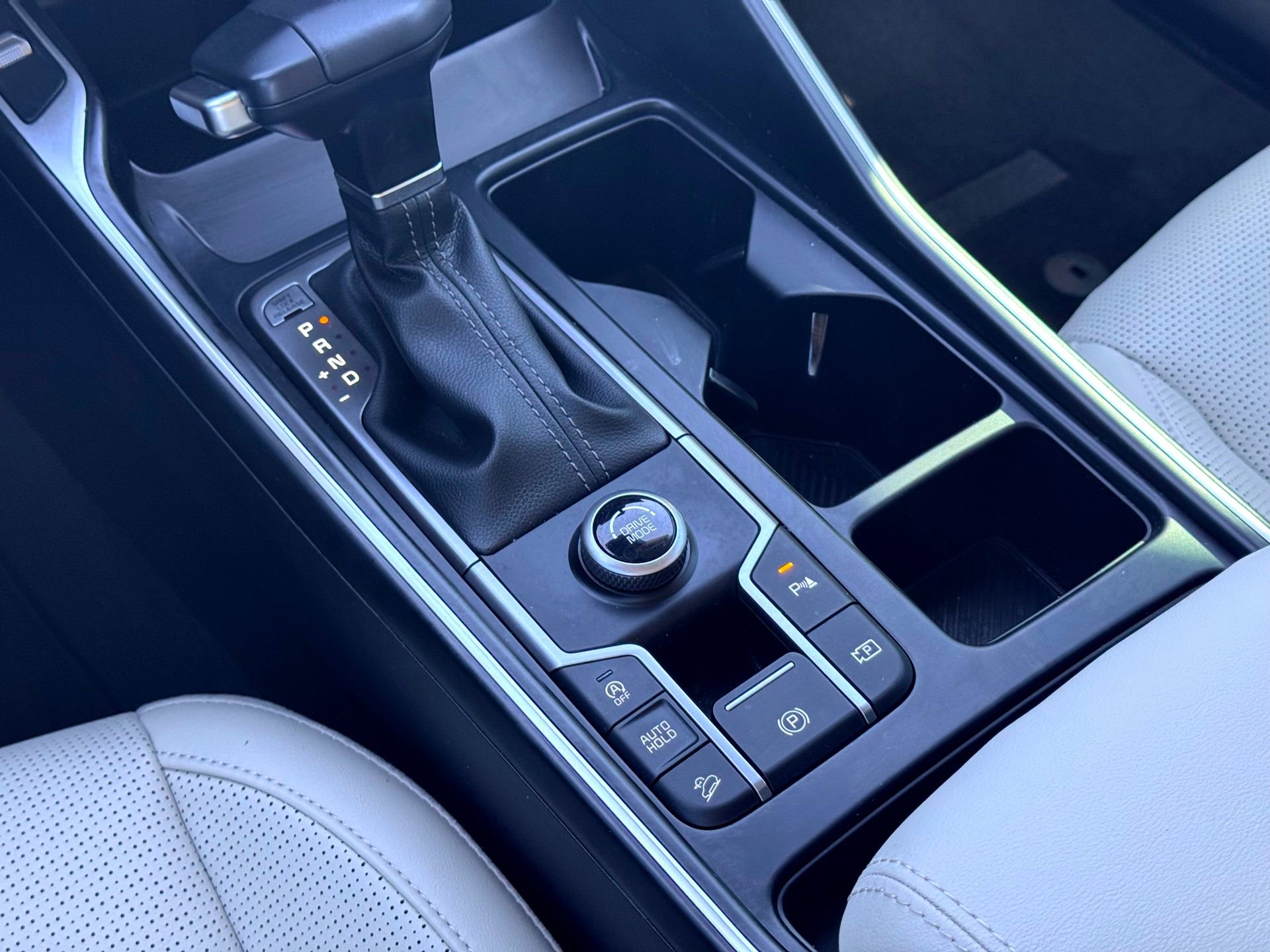 Used 2025 Kia Sorento S image 25