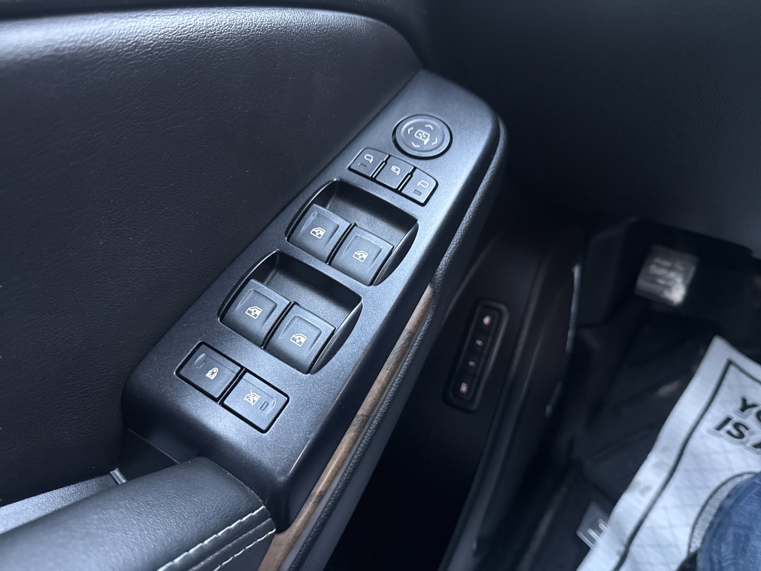 Used 2018 GMC Yukon XL Denali w/ Denali Ultimate Package image 28