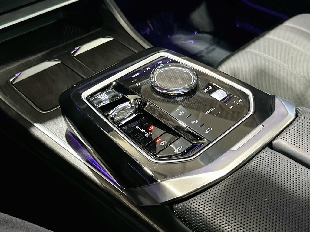 Used 2024 BMW 740i w/ Premium Package RWD image 17