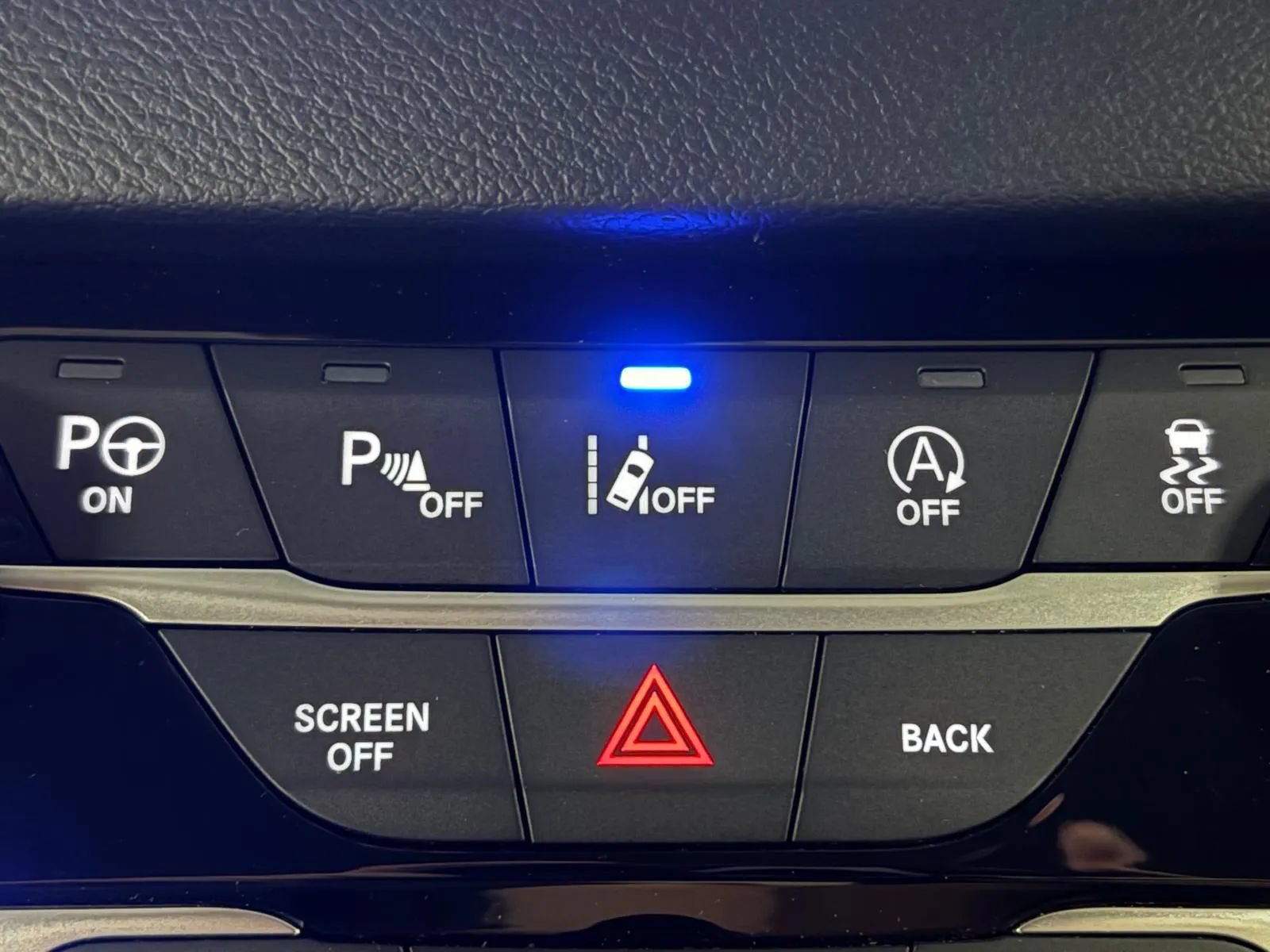 Used 2017 Chrysler Pacifica Touring-L Plus w/ Advanced Safetytec Group FWD image 33
