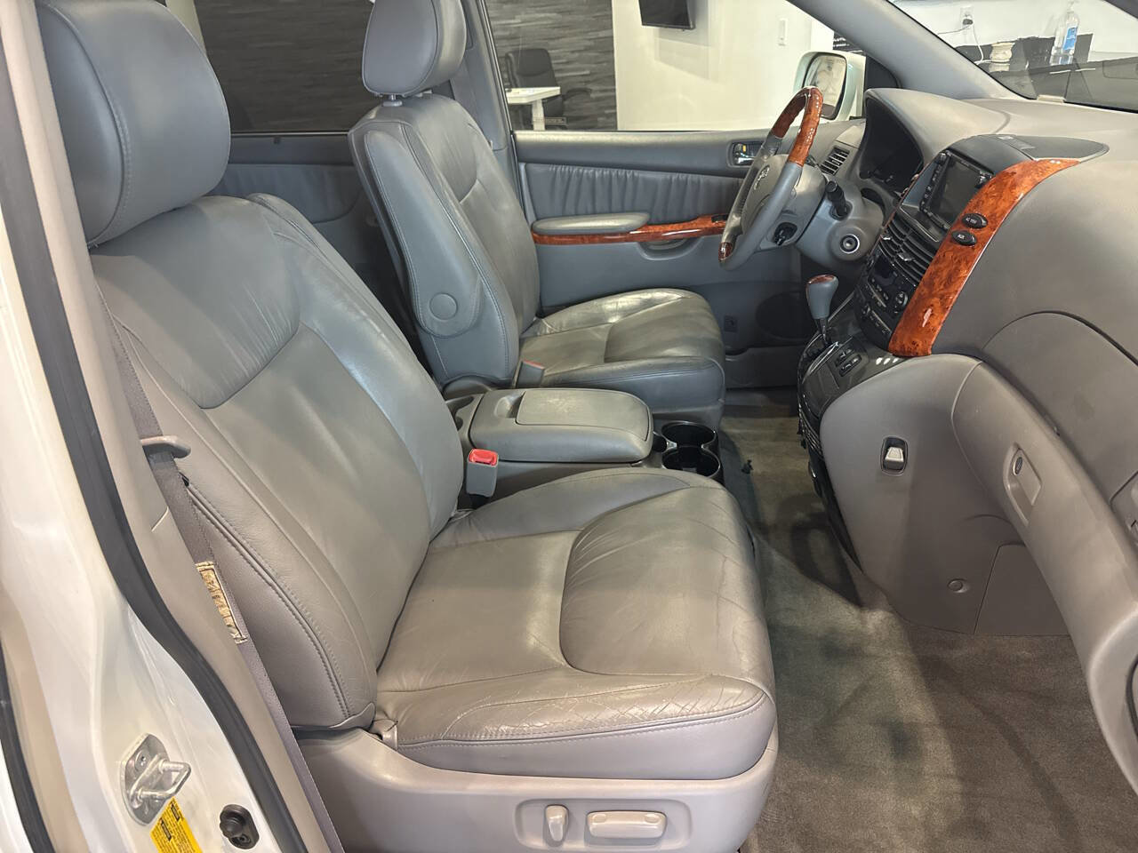 Used 2009 Toyota Sienna XLE Limited image 47