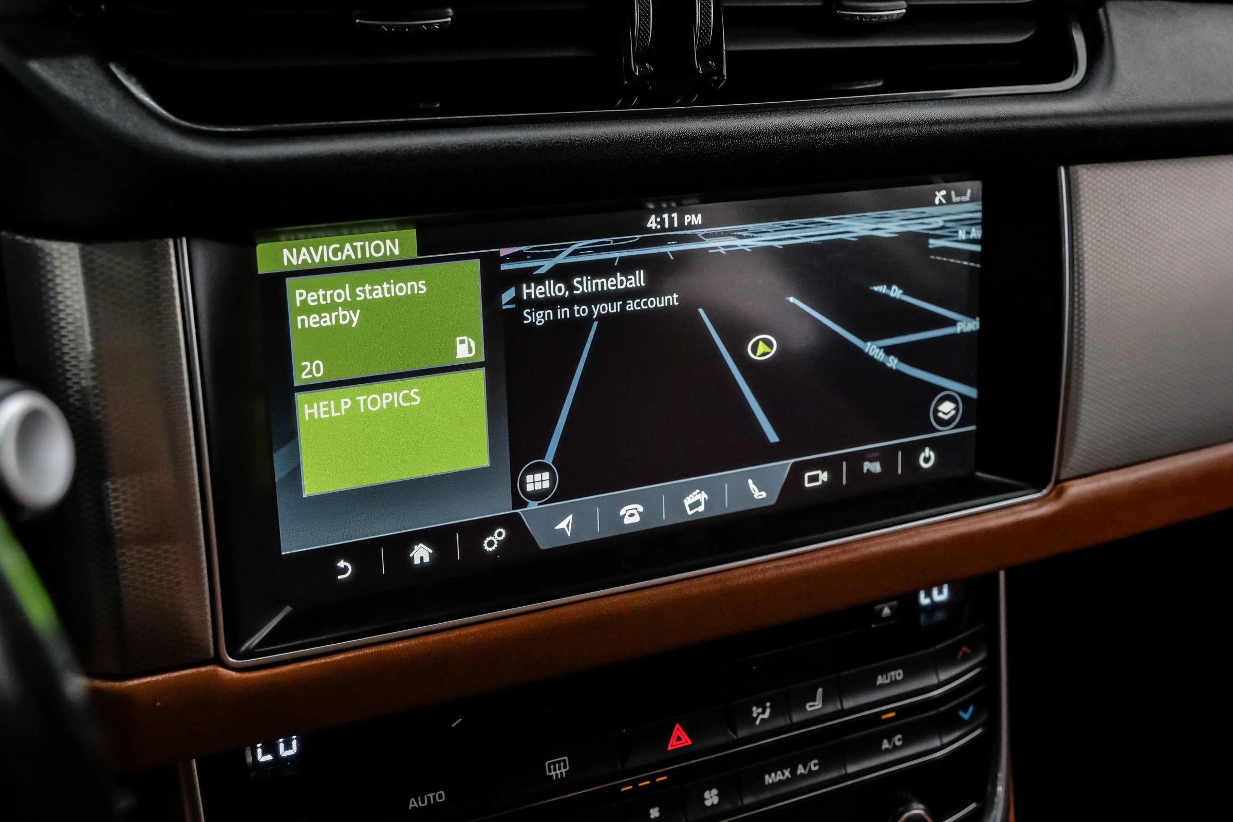 Used 2018 Jaguar XF Portfolio RWD image 28